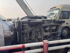 Hà Nội: 6 ô tô tai nạn liên hoàn, cầu Chương Dương tắc cứng 