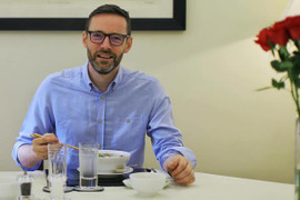 Đến Hà Nội nhận nhiệm vụ, tân Đại sứ Anh khen phở bò ngon tuyệt