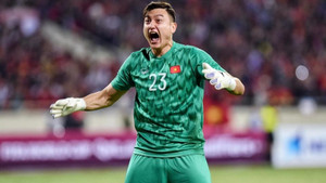 Văn Lâm: 'Cố gắng duy trì phong độ để cạnh tranh vị trí'