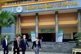 Yêu cầu 3 trường cao đẳng y dược làm rõ việc 'cấp bằng không qua đào tạo'