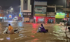 Ảnh: Nhiều tuyến đường ở Quảng Ninh bị cô lập, có nơi nước ngập sâu 2m