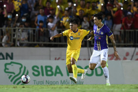 Hòa Hà Nội FC, SLNA dễ mất vị trí nhì bảng