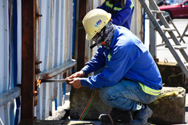 Tháo dỡ 'lô cốt' cuối đường Lê Lợi, chợ Bến Thành lộ diện sau 7 năm rào chắn