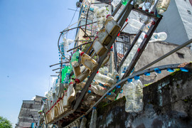 Ảnh: Tác phẩm nghệ thuật ven sông Hồng xuống cấp trầm trọng sau 2 năm ra mắt