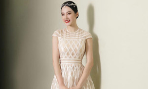 Sao Việt 28/8: Angela Phương Trinh đẹp như nữ thần sau khi bị chê 'đô con'