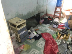 Ảnh: Bên trong phòng trọ chứa vật tâm linh liên quan 2 bộ xương khô trong rừng