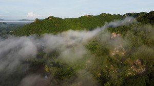 Video: Theo chân thầy giáo 'săn mây' trên vùng Thất Sơn 