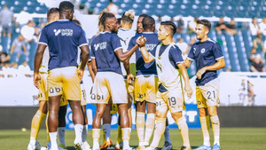 HLV Pau FC: Không xấu hổ thì hãy đổi nghề đi