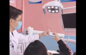 Cô gái tưởng bở 'quê một cục' khi 'thả tim' nha sĩ