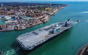 Vừa ra khơi một ngày, tàu sân bay 3,5 tỷ USD của Anh gặp sự cố