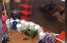 Nghe tiếng sấm, 2 thanh niên lực lưỡng chạy vắt chân lên cổ 