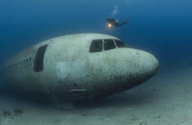 Máy bay chở khách bị bỏ rơi kỳ lạ dưới đáy biển Đỏ