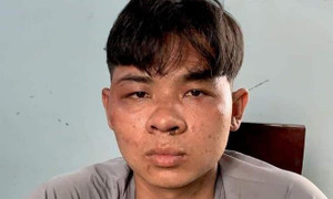 Bị đánh hội đồng, nam thanh niên đâm chết người rồi bỏ chạy