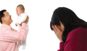 Chồng gài bẫy tôi, bế về nhà đứa trẻ đỏ hỏn 