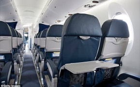 Nơi nào trên máy bay bẩn hơn cả toilet?