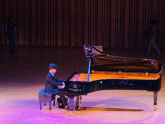 Tạo động lực phát triển cho những tài năng piano trẻ trong tương lai