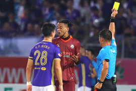 HLV đội Bình Định không hiểu vì sao học trò nhận thẻ đỏ