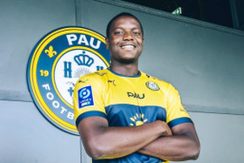 6 trận không thắng, đội bóng của Quang Hải đón 2 tân binh