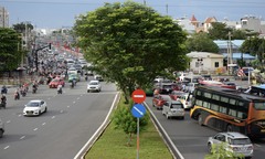 Người dân đổ về TP.HCM sau nghỉ lễ, cửa ngõ không ùn tắc