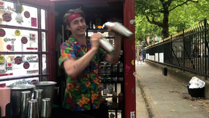 Video: Quán bar nhỏ nhất thế giới hoạt động thế nào?