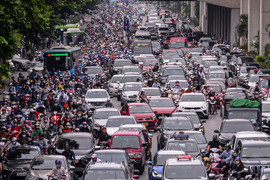 Ảnh: Hà Nội kẹt cứng nhiều tuyến đường ngày đầu đi làm sau nghỉ lễ