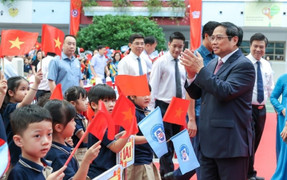Thủ tướng: 'Chúng ta đừng vì bệnh thành tích, áp đặt mà làm tổn thương con trẻ'