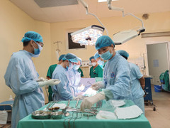 Mổ 'bắt' con 31 tuần tuổi cho sản phụ mắc ung thư giai đoạn cuối