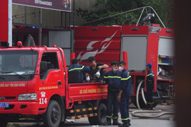 Cháy quán karaoke ở Bình Dương: Lính cứu hoả TP.HCM tới chi viện