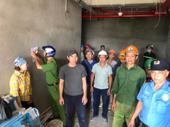 Công an Hà Nội giải cứu 10 người mắc kẹt trong thang máy chung cư FLC Đại Mỗ