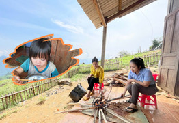 Sau ngày khai giảng, cô giáo nhóm lửa, nấu mì Quảng ‘đãi’ học trò vùng cao