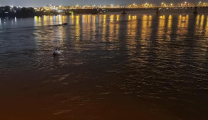 Hà Nội: Xuyên đêm tìm kiếm đôi nam nữ nhảy cầu Long Biên