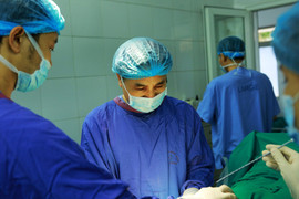 Là bác sĩ nhưng sao phải đi đấu thầu?