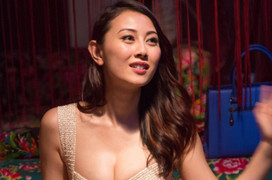 Nàng hậu lắm thị phi: Bị ‘ngã giá’ hơn 1 tỷ, đấu tố với 2 bố con đại gia