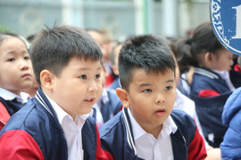 Vì sao nhiều địa phương hoãn thu học phí năm học 2022 - 2023?