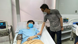 Video: PTT Vũ Đức Đam thăm hỏi nạn nhân vụ cháy quán karaoke ở Bình Dương