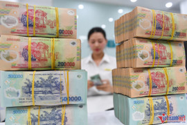 Nới room tín dụng cho ngân hàng: Doanh nghiệp ngóng 'giờ G' để được 'cởi trói'