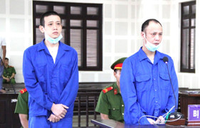 Đầu bếp người Trung Quốc trộm két sắt của chủ nhà