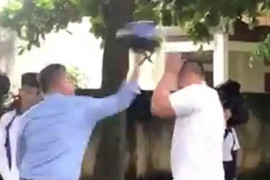 Xôn xao clip thầy giáo dùng thước, mũ bảo hiểm đánh học sinh: Nhà trường nói gì?