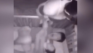 Chồng hét lên kinh hoàng khi vợ xuất hiện giữa đêm