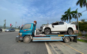 Bắc Giang: Xe bán tải tông 2 xe máy, 4 người thương vong