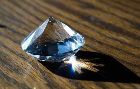 Video: Triển lãm kim cương sản xuất trong phòng thí nghiệm