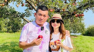 Danh hài Nhật Cường tiết lộ chưa thể tổ chức lễ cưới với vợ dù con trai 20 tuổi