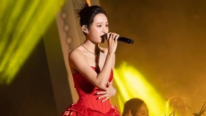 Hiền Hồ trở lại con đường âm nhạc: Những phản ứng trái chiều từ dân mạng