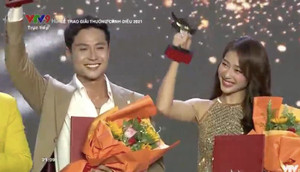 Thanh Sơn - Khả Ngân dắt tay nhau bước lên bục cao nhất giải Cánh diều