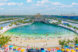 Phố lên đèn, cư dân 'Quận Ocean' háo hức lên đồ đi dạ hội