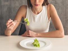 Sụt cân nhanh - dấu hiệu cảnh báo ung thư không nên bỏ qua