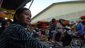 Chuyện đời Việt kiều bên chợ 'cầu Sài Gòn'