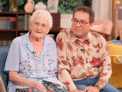 Kết hôn khi cô dâu đã U70, ‘cặp đôi chị - em’ lệch 40 tuổi trải lòng sau 17 năm