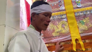 Vụ sập tường ở Bình Định: Chồng khóc ngất khi lo hậu sự cho vợ