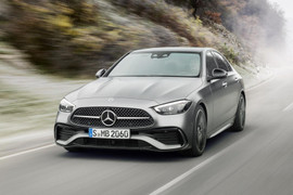 Vì sao Mercedes-Benz C 300 đời 2022 bị triệu hồi? 